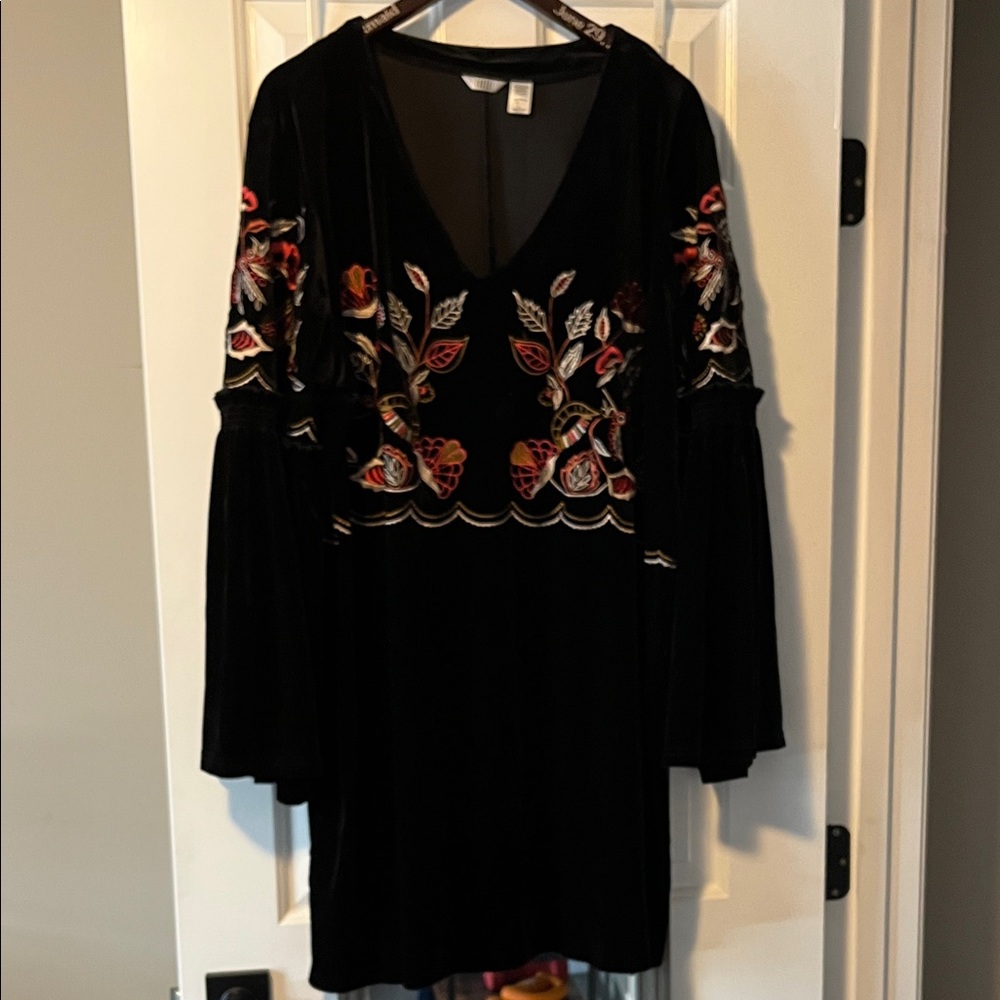 Kaktus Black Dress with Colorful Embroidery